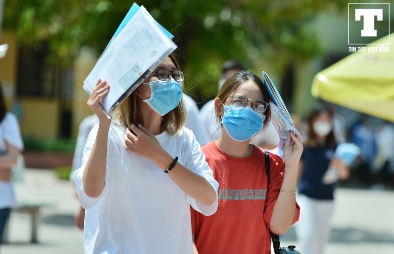 Chính vì vậy, dù gặp chút khó khăn về thời tiết và kỳ thi diễn ra trong lúc dịch Covid-19 đang diễn biến phức tạp nhưng các thí sinh vẫn vui vẻ ra về.