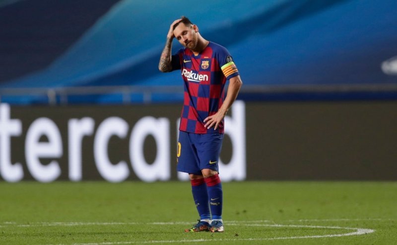 Trong khi đó, người được kỳ vọng nhất là Messi lại bất lực trước hàng phòng ngự của Hùm xám. Messi đôi lúc thể hiện sự xuất sắc của mình nhưng không có đủ bóng để tạo ra tác động thực sự. Ai cũng nhớ Messi lừa bóng khiến Boateng ngã ngửa rồi sút tung lưới Bayern nhưng đó là hình ảnh của mấy năm trước rồi.