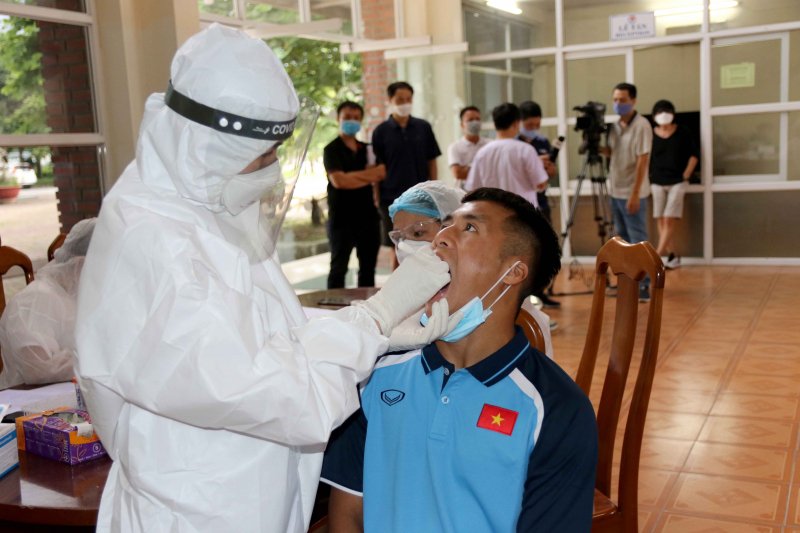 Bác sỹ đội tuyển Trần Anh Tuấn cho biết, đây là một phương pháp xét nghiệm có độ nhạy và độ đặc hiệu rất cao nhằm giúp phát hiện, sàng lọc sớm các ca nghi ngờ, từ đó hỗ trợ hiệu quả cho phòng chống dịch và điều trị. Phương pháp xét nghiệm này sẽ cho kết quả sau 24 giờ.