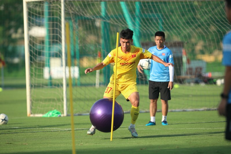 Đội nào tất cả các thành viên thực hiện xong sớm hơn sẽ giành chiến thắng trong bài tập này.