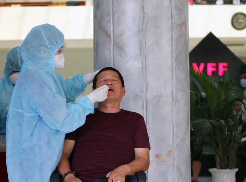 Giảng viên chính của chương trình tập huấn là ông Dương Văn Hiền – Trưởng Ban trọng tài, ông Võ Minh Trí – Phó Trưởng Ban trọng tài và ông Lương Thế Tài- Giảng viên trọng tài LĐBĐVN. Giảng viên thể lực là ông Ngô Quốc Hưng và giảng viên tâm lý là ông Phạm Ngọc Viễn.