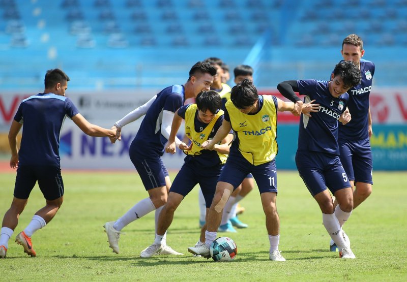 Tuy nhiên, sự thiếu hiểu ý nhau làm cho 2 cầu thủ ngôi sao gặp khó. Và việc gắn 2 người làm một cặp cũng dễ bị đối thủ cản trở hơn.