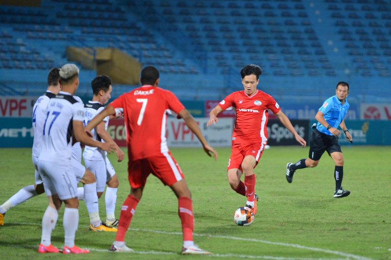 Bước sang hiệp 2, Viettel tiếp tục tấn công như vũ bão để gia tăng cách biệt. Phút 59, Venancio đột phá sau khi nhận đường chuyền dài của đồng dội, tung cú sút chéo góc chuẩn xác hạ gục Bửu Ngọc.