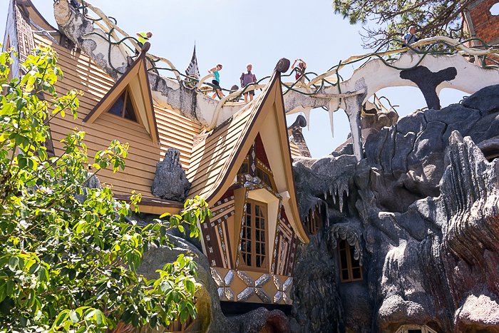 Cẩm nang du lịch Đà Lạt: Biệt thự Hằng Nga hay còn gọi là Crazy House.