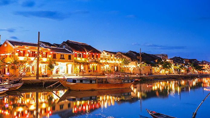Hội An về đêm.
