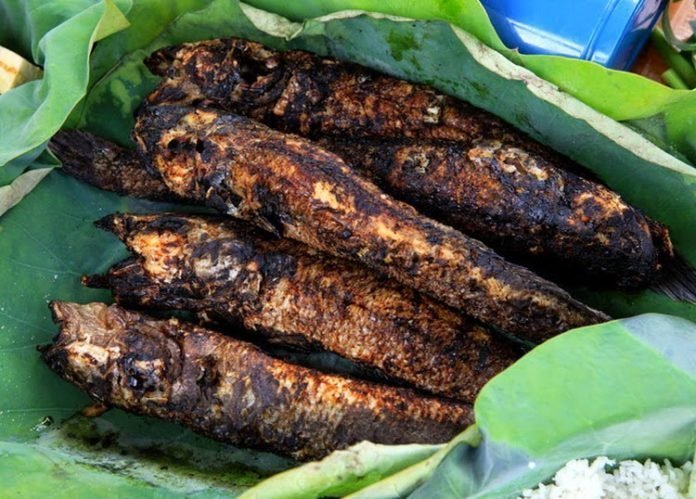 Cá lóc nướng trui