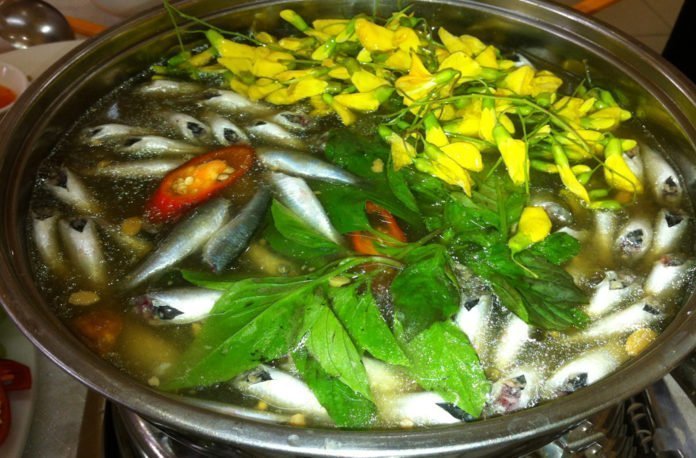 Lẩu cá linh bông điên điển.