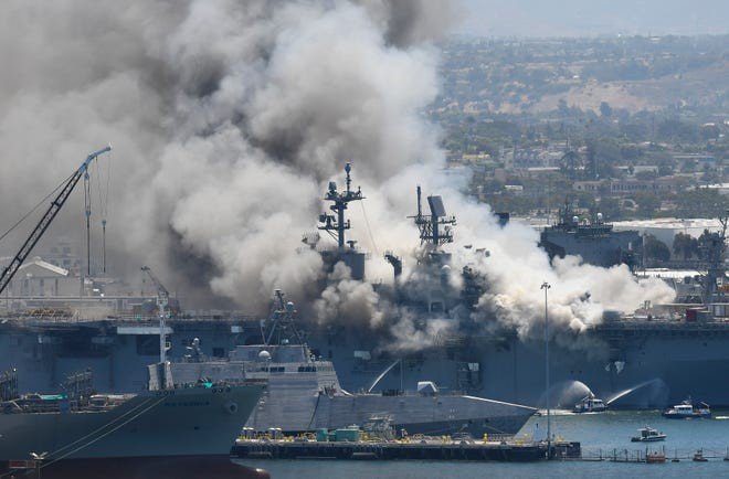Hai tàu cùng cập cảng khác là USS Fitzgerald và USS Russell của Hải quân Mỹ đã được di chuyển đến vị trí khác sau khi vụ hỏa hoạn xảy ra.