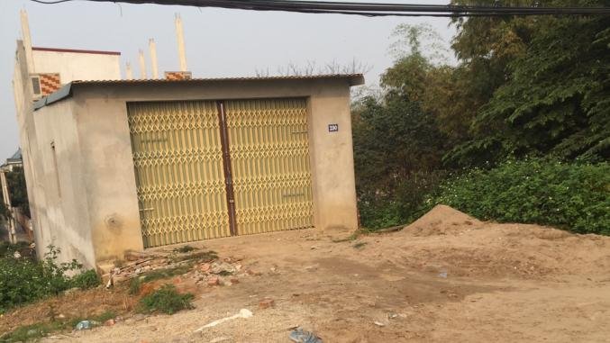 một số công trình xây dựng sai phép trên đê sông Tích