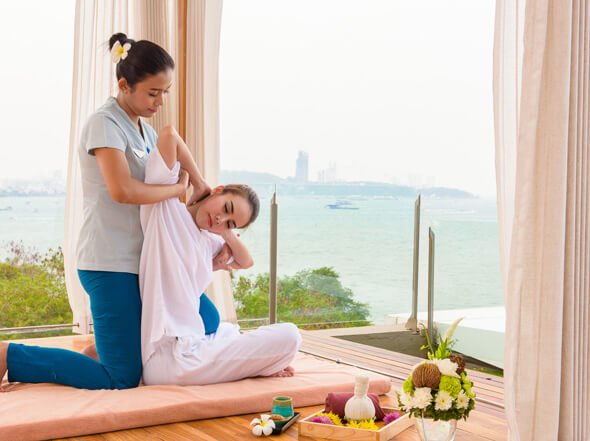 Chăm sóc, tập yoga sức khỏe ngay trong kỳ nghỉ