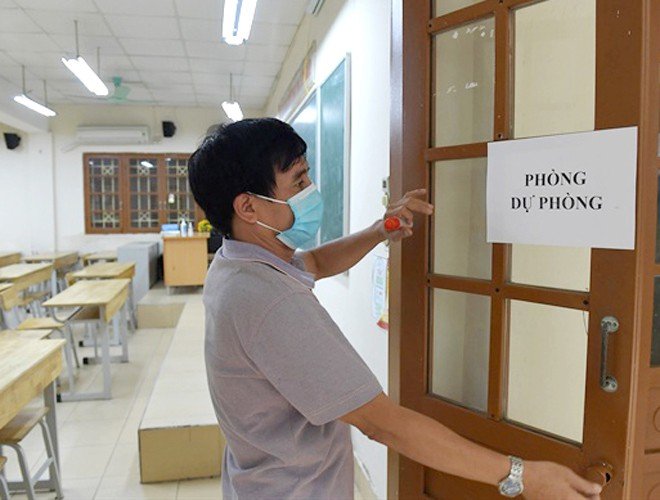 Tại mỗi điểm thi, TP Hà Nội cũng đã chuẩn bị 2 phòng thi dự phòng dành cho các sĩ tử trong những trường hợp phát sinh.