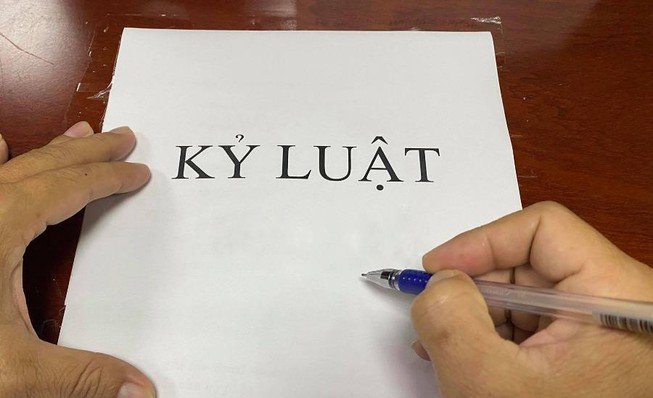kỷ luật khai trừ khỏi Đảng đối với các cán bộ, chiến sĩ Lê Văn Hồng, Phan Văn Luân, Phạm Đức Hùng.