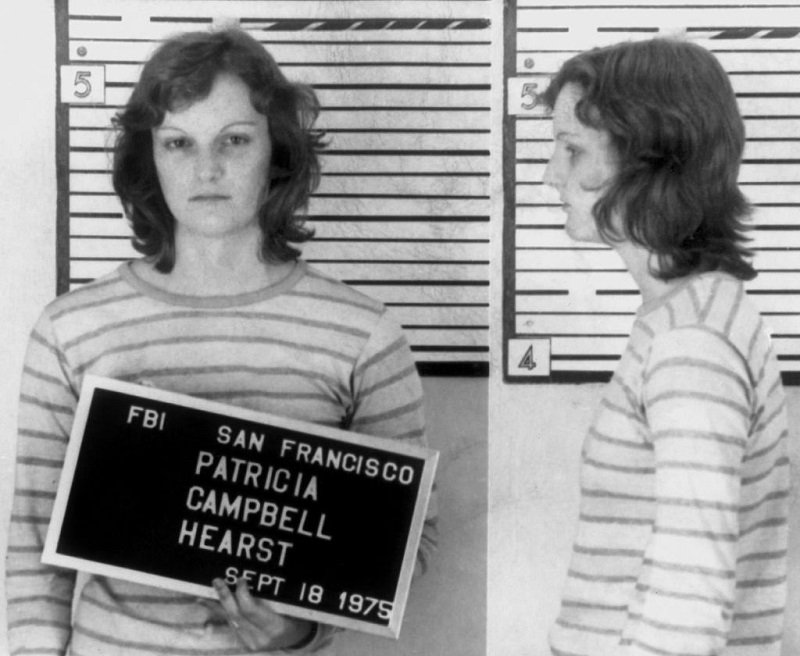 Câu chuyện của Patty Hearst bị bắt cóc bởi Quân đội Giải phóng Symbionese (SLA).