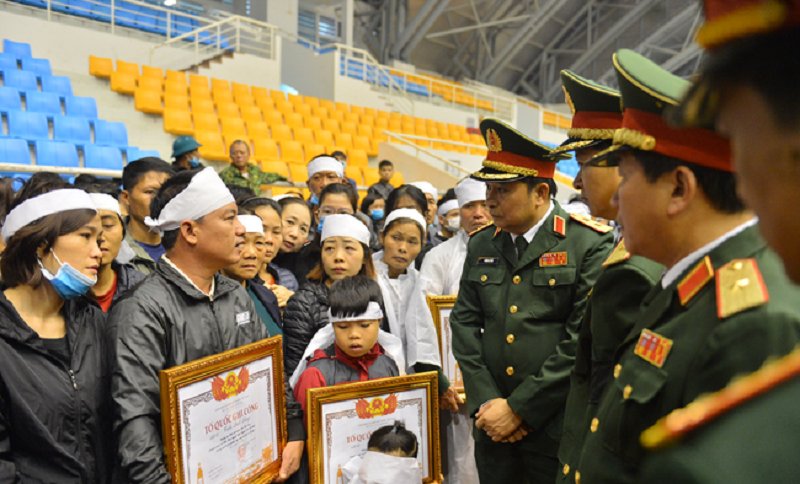 Lãnh đạo QĐND Việt Nam tới tận nơi thăm hỏi, động viên gia đình các liệt sĩ