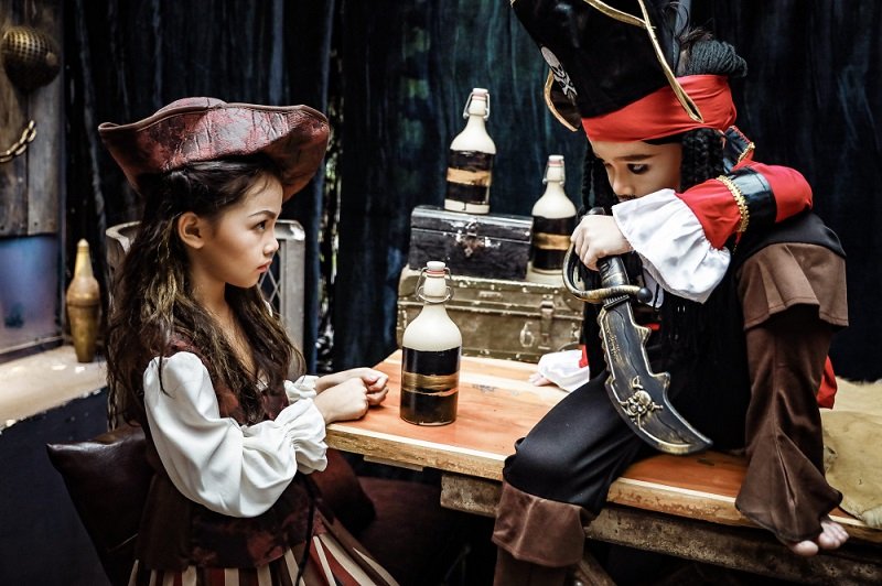 Hóa thân thành cô nàng thợ săn Robin hood, mẫu nhí Hoàng Linh vừa nổi bật, vừa cá tính trong shoot hình