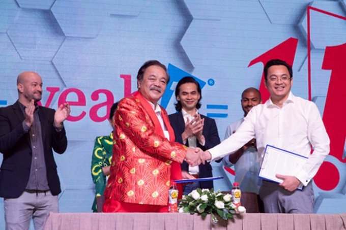 Ông Trần Quí Thanh - Nhà sáng lập, Tổng Giám đốc Tập đoàn Tân Hiệp Phát cùng Chủ tịch Tập đoàn Yeah 1 chính thức ký kết hợp tác chiến lược giữa hai tập đoàn, kỳ vọng các sản phẩm mang thương hiệu Yeah1 và Number 1 sẽ tạo ra nhiều giá trị thiết thực cho khách hàng - người dùng trong tương lai
