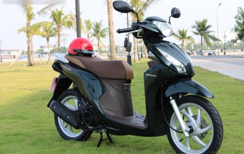 Giá xe Honda Vision 2020 tháng 4/2020 đang bán cao hơn giá đề xuất từ 1 – 2 triệu đồng tùy từng đại lý, tùy từng mầu xe, từng phiên bản.