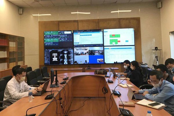 Trung tâm Điều hành tại BV Đại học Y Hà Nội chuẩn bị sẵn sàng khám bệnh từ xa.