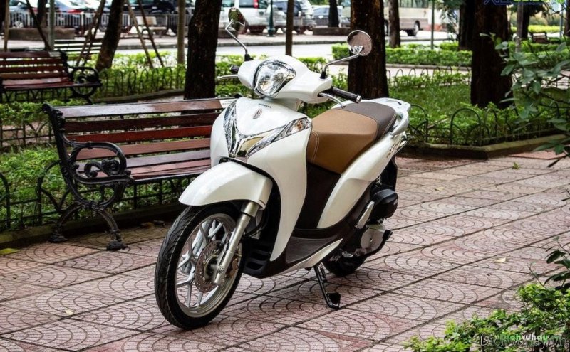 SH Mode ABS có ba điểm khác biệt lớn đó là được trang bị phanh ABS, bổ sung thêm màu mới và giá đề xuất tăng.