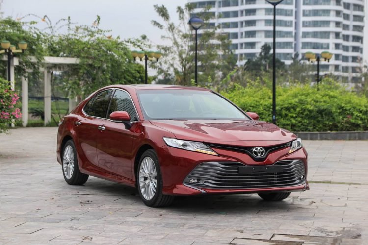 Giá xe Toyota Camry 2020 bao nhiêu?