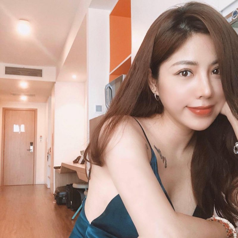 Trang tin của Hồng Kông nhắc tới với nội dung tập trung khen ngợi nhan sắc của cô.