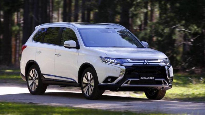 Giá xe ô tô Mitsubishi Outlander giảm mạnh