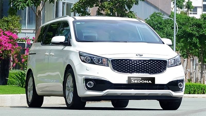 Giá xe Kia Grand Sedona