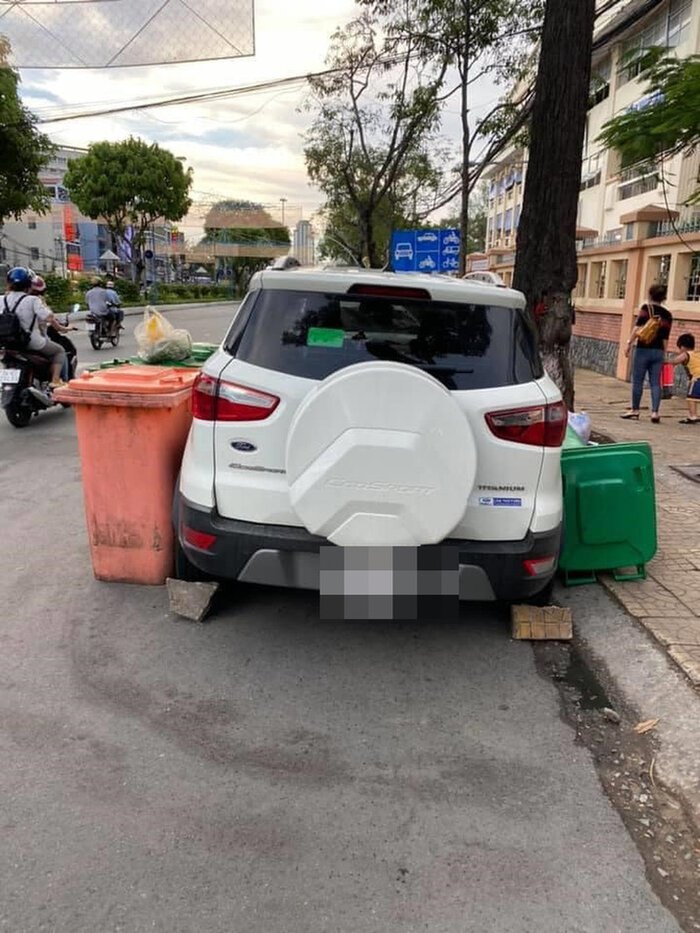 Có lẽ sau lần này chủ xe sẽ không dám đậu xe linh tinh, thiếu ý thức nữa.