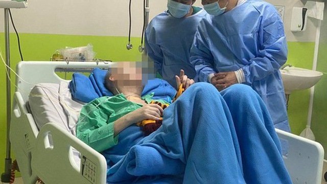 Trong trường hợp phi công người Anh đủ điều kiện về nước, phía Việt Nam sẽ cử một ê-kíp y, bác sĩ bay cùng người này để hỗ trợ.