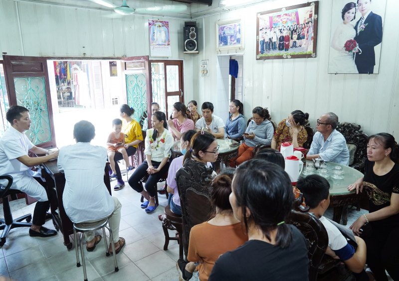  Mỗi tuần, có cả trăm bệnh nhân tìm đến Bác sĩ Trọng để nhờ tư vấn, khám và điều trị bệnh