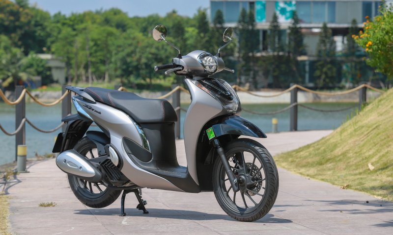 Mặc dù vậy Honda SH Mode 2020 vẫn bán chênh hơn 10 - 14 triệu đồng so với giá niêm yết nhà sản xuất từng công bố.