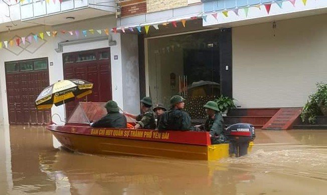 Từ đêm 18/8, các lực lượng chức năng đã chủ động chuẩn bị các phương tiện sẵn sàng cứu hộ khi cần thiết.