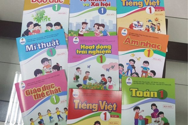  Năm học 2020 - 2021 là năm đầu tiên áp dụng sách giáo khoa lớp 1 chương trình mới.