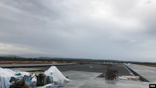 Sân bay Dara Sakor đang được xây dựng rất nhanh (Ảnh: VOA).