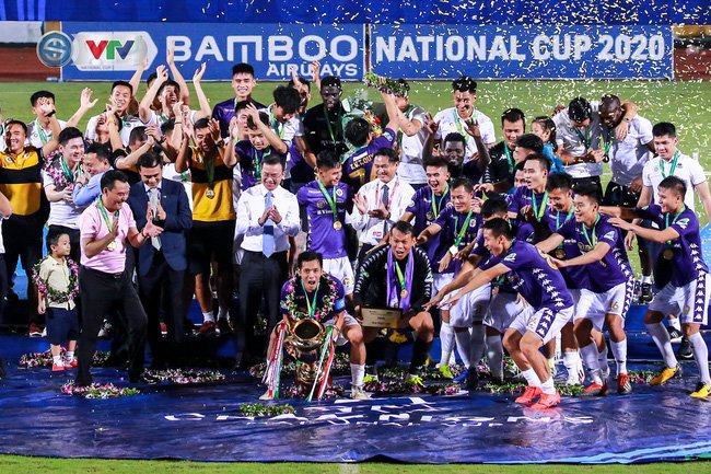 Hà Nội trở thành đội bóng đầu tiên sau 16 năm bảo vệ thành công danh hiệu ở đấu trường cúp tại Việt Nam.