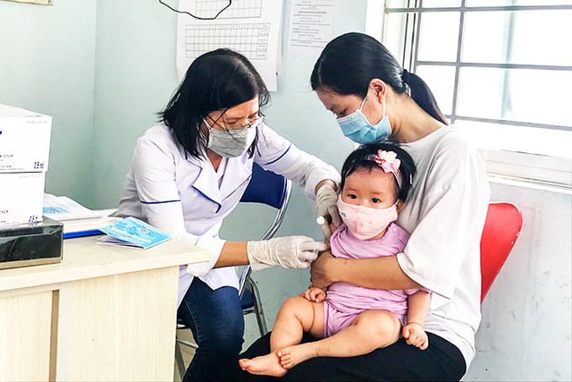  Tiêm vaccine để phòng ngừa dịch bệnh