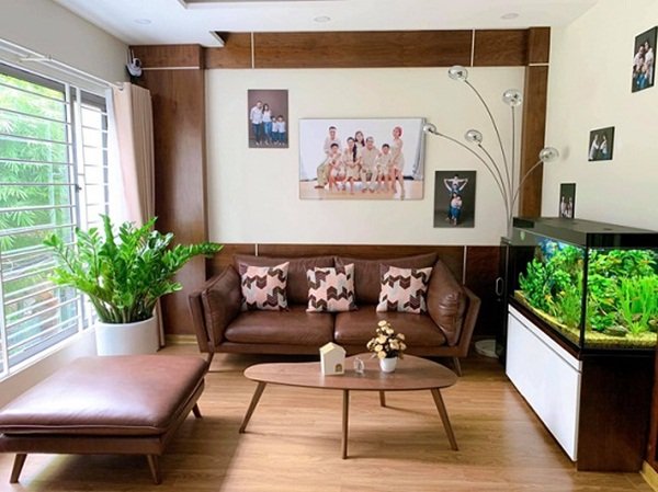  Căn phòng được trang trí nội thất hiện đại.