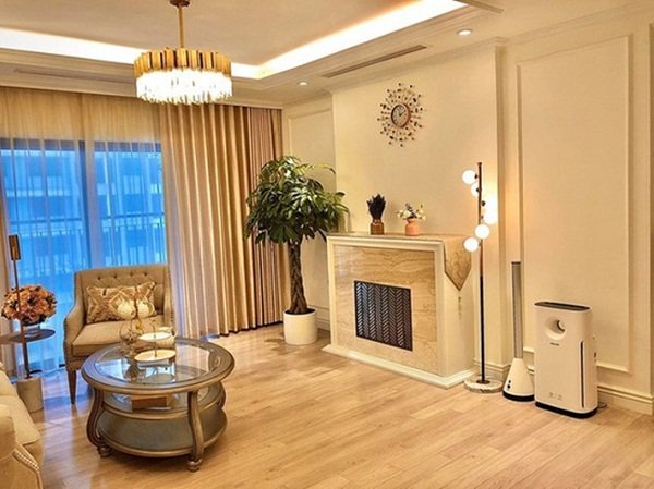  Căn nhà được trang hoàng đầy đủ tiện nghi.
