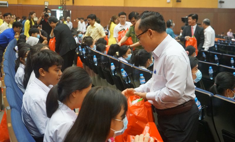 Những phần quà góp phần động viên, khích lệ tinh thần cho các em