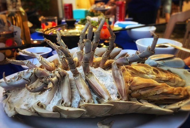 Bọ Biển thuộc dòng họ tôm nhưng chất thịt được quý hơn rất nhiều, đến cả thịt tôm hùm được cho là vua hải sản cũng không sánh bằng.