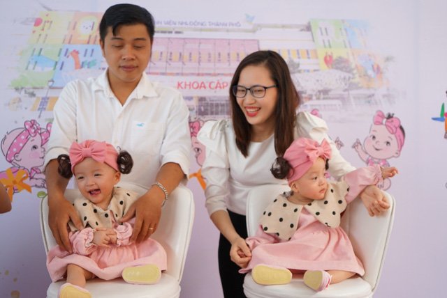  Khoảnh khắc hạnh phúc của gia đình Song Nhi. Ảnh: Kim Vân