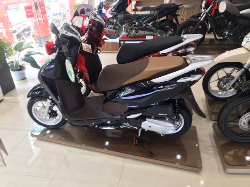 Bảng giá xe máy Honda Lead mới nhất tháng 10 cùng những ưu đãi và khuyến mãi đi kèm.