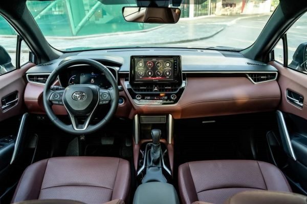 Bảng taplo, ghế phía trước Toyota Cross 2020