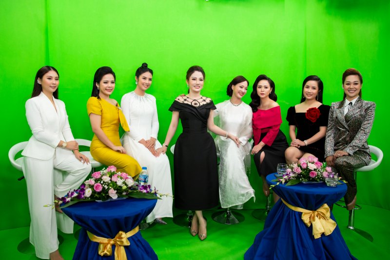 “Thẩm mỹ hiện nay vô cùng hiện đại, không chỉ là phương pháp tân tiến kiến tạo nên vẻ đẹp hoàn mỹ mà còn chăm sóc sắc đẹp thường xuyên, giúp phụ nữ duy trì nhan sắc, giữ sự trẻ trung của làn da và cơ thể.”