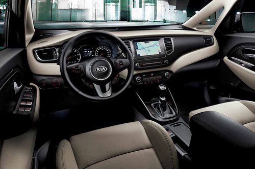 Không gian phía trước Kia Rondo 2020
