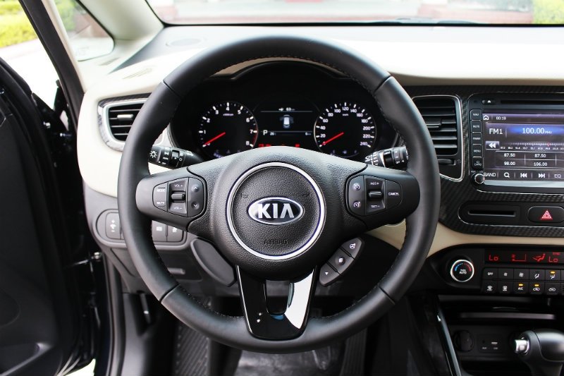 Giá xe ô tô Kia Rondo tháng 10/2020