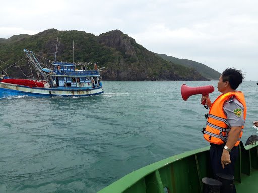 Yêu cầu tàu thuyền tránh bão số 9