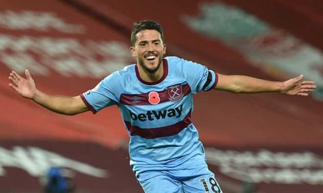 Fornals tận dụng cú đánh đầu ẩu của Gomez để đưa West Ham dẫn bàn trước