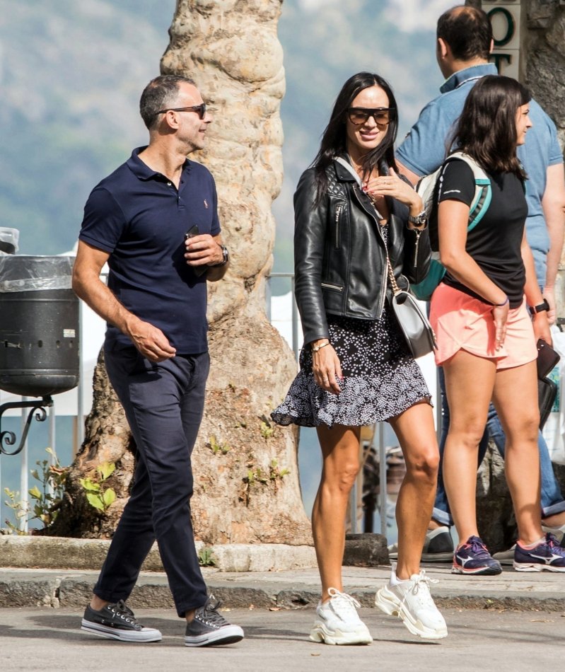 Giggs và bạn gái Kate trong chuyến đi nghỉ tại Italy (Ảnh: The Sun)