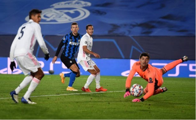 Perisic khống chế bóng đầy kinh nghiệm rồi dứt điểm hiểm hóc hạ gục Thibaut Courtois gỡ hòa 2-2 cho đại diện nước Ý.